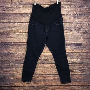 Woman’s Liz Lange maternity band jeans